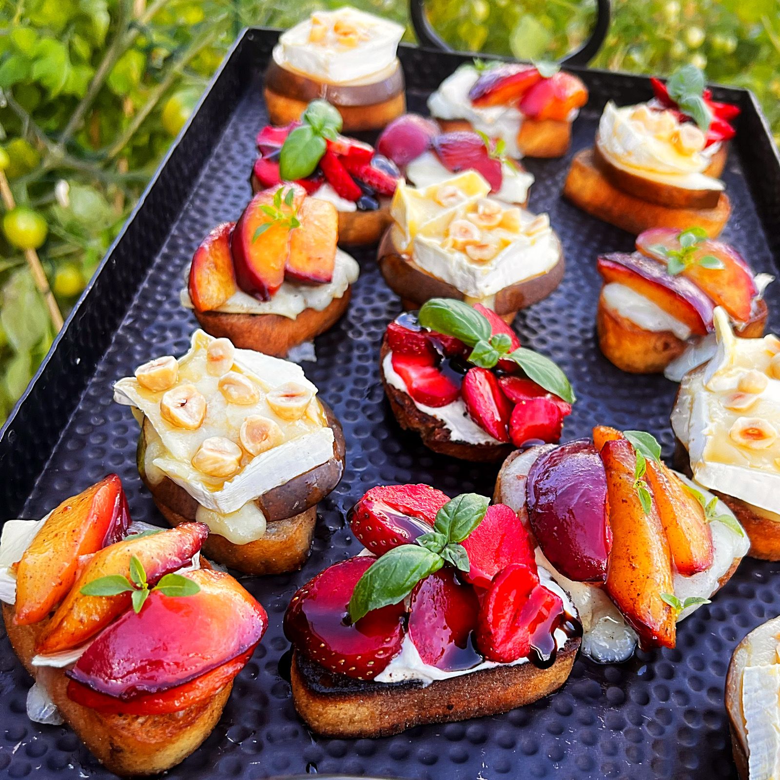 Äntligen Helg med Suzanne Ribbing: Bruschetta med frukt och ost