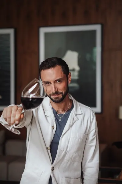Måns Zelmerlöw Snurrar Flaskan om: vin, mat, sjunga på svenska och mer...
