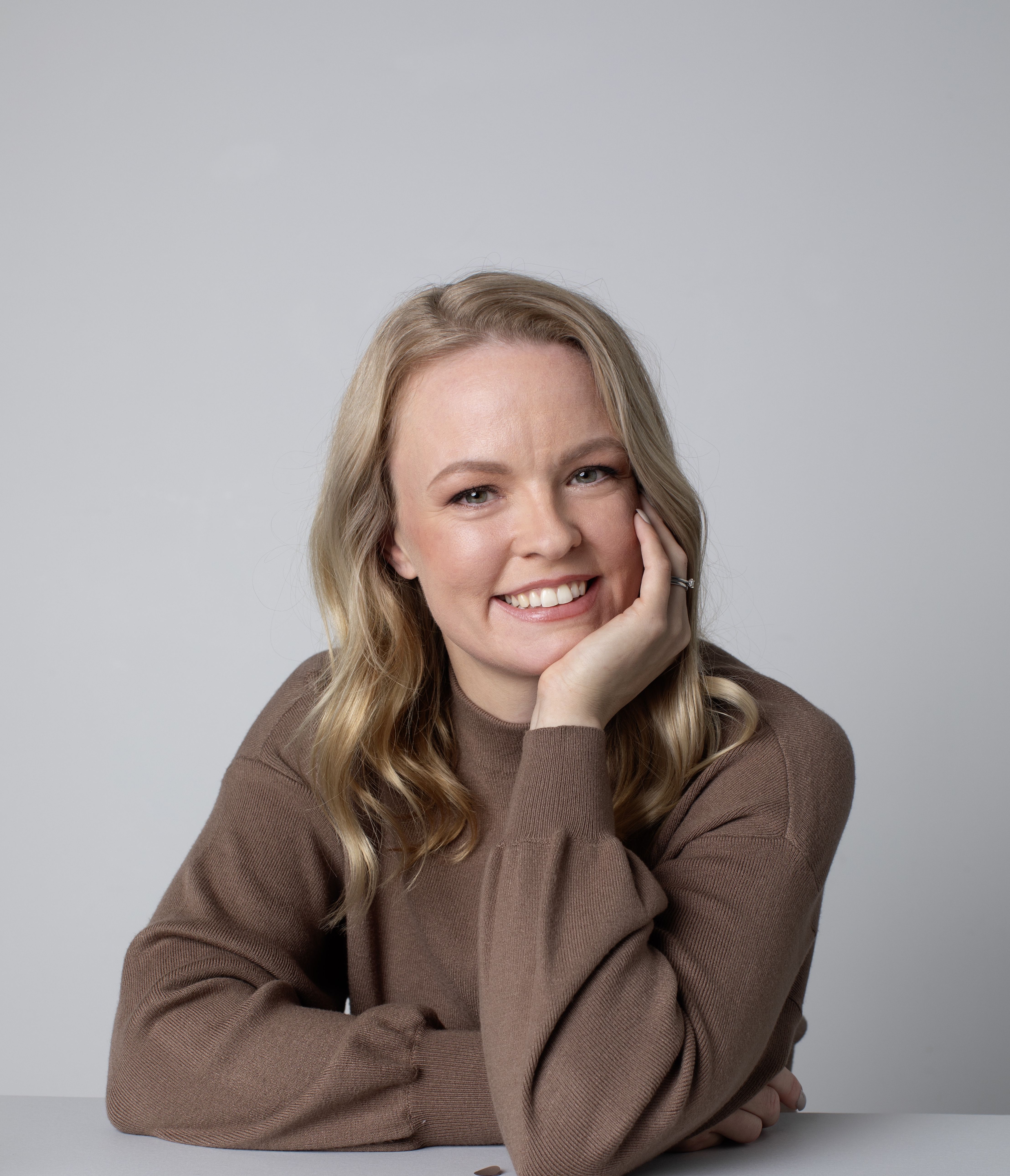 Trixmästarinnan Louise Scott snurrar flaskan