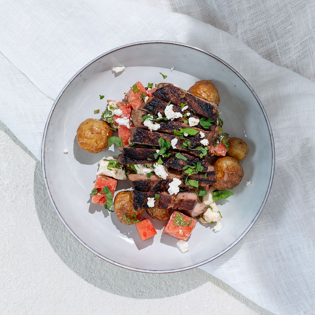 Grillad fläskkarré med kulpotatis och melonsallad