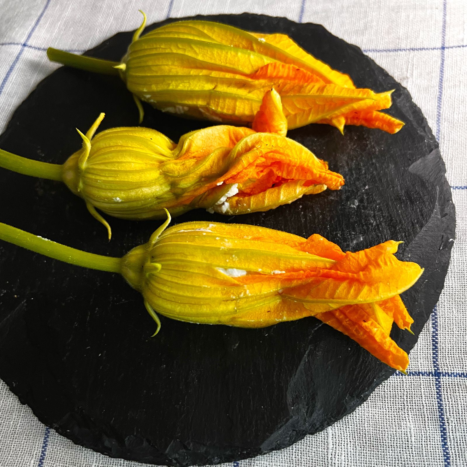 Äntligen Helg med Suzanne Ribbing: fyllda zucchiniblommor