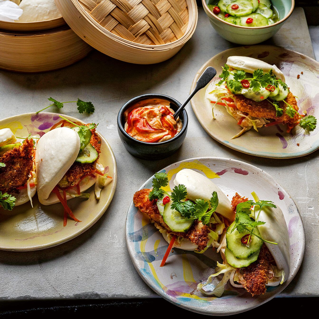 Bao buns med frasigt stekt kolja och srirachamajonnäs