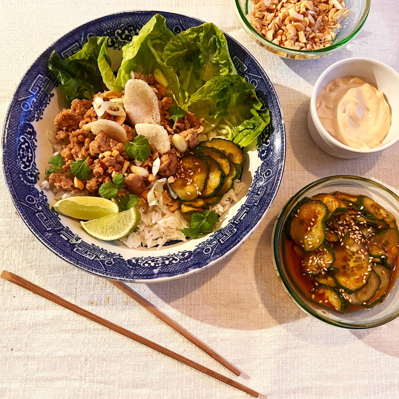 Äntligen Helg med Suzanne Ribbing: Kycklingbowl med smaker från hela världen