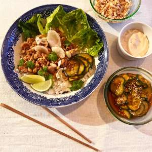 Äntligen Helg med Suzanne Ribbing: Kycklingbowl med smaker från hela världen