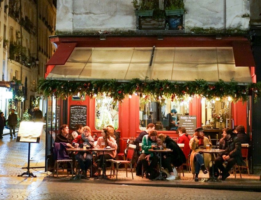 Så skapar du fransk bistrokänsla hemma med mat och vin