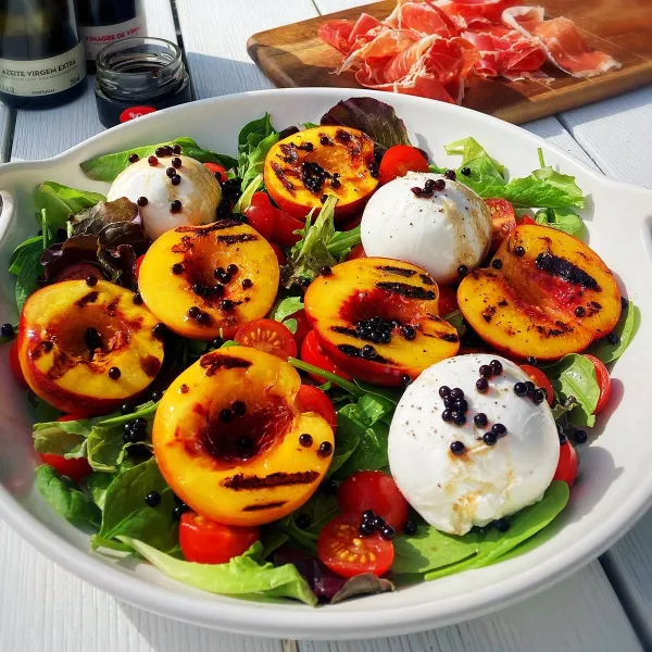 Äntligen Helg med Suzanne Ribbing: Lyxig sommarsallad