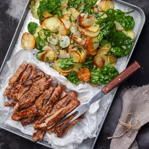 Grillad fläskkarré med rostad potatis- och jordärtskockssallad