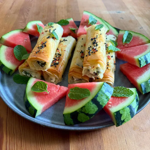 Äntligen Helg med Suzanne Ribbing: perfekta sommarsnackset - frasiga filodegsrullar