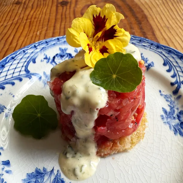 Äntligen Helg med Suzanne Ribbing: fräsch tomattartar