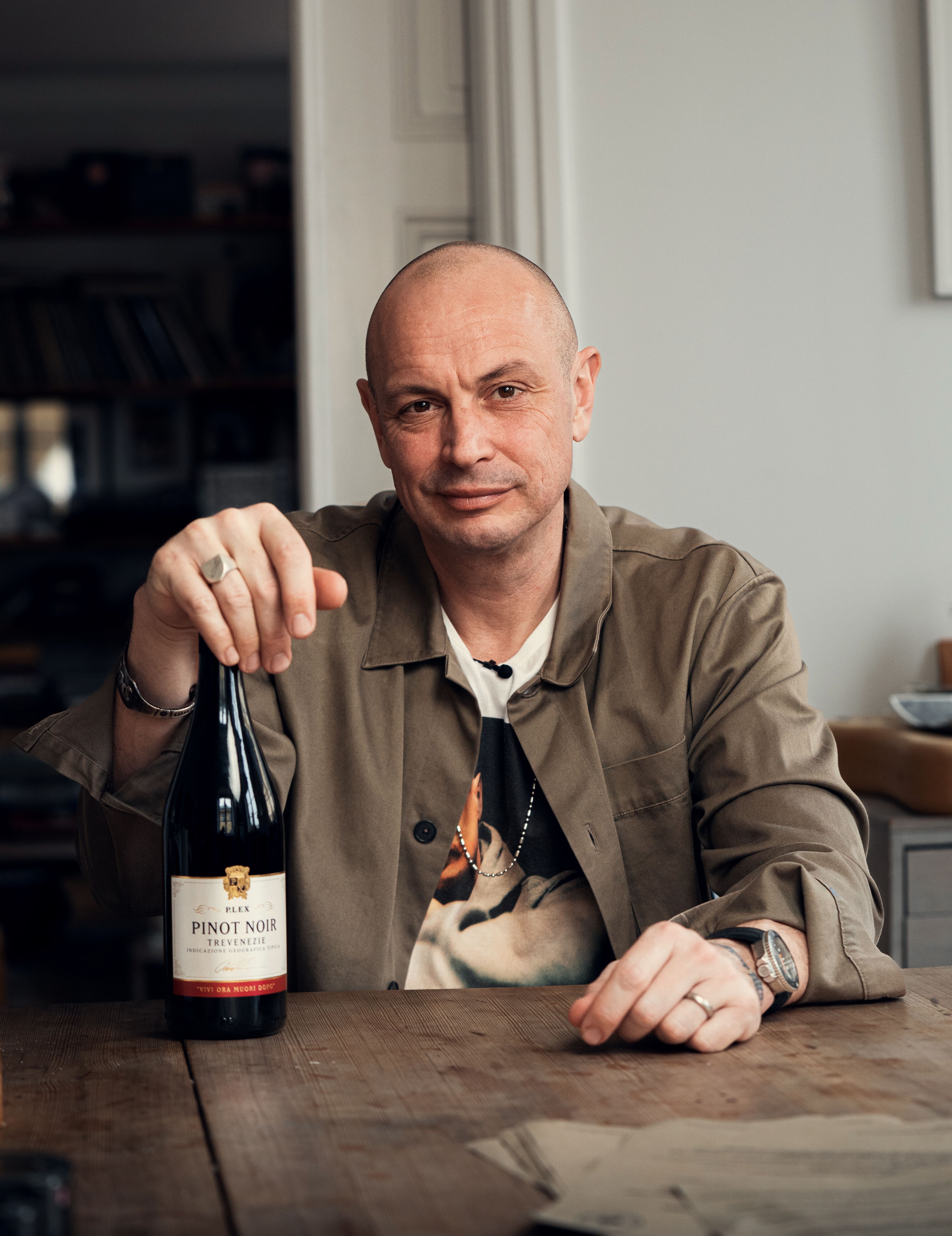Petter släpper ny pinot noir  - "Lev nu dö sen" 
