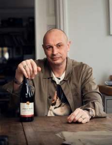 Petter släpper ny pinot noir - "Lev nu dö sen"