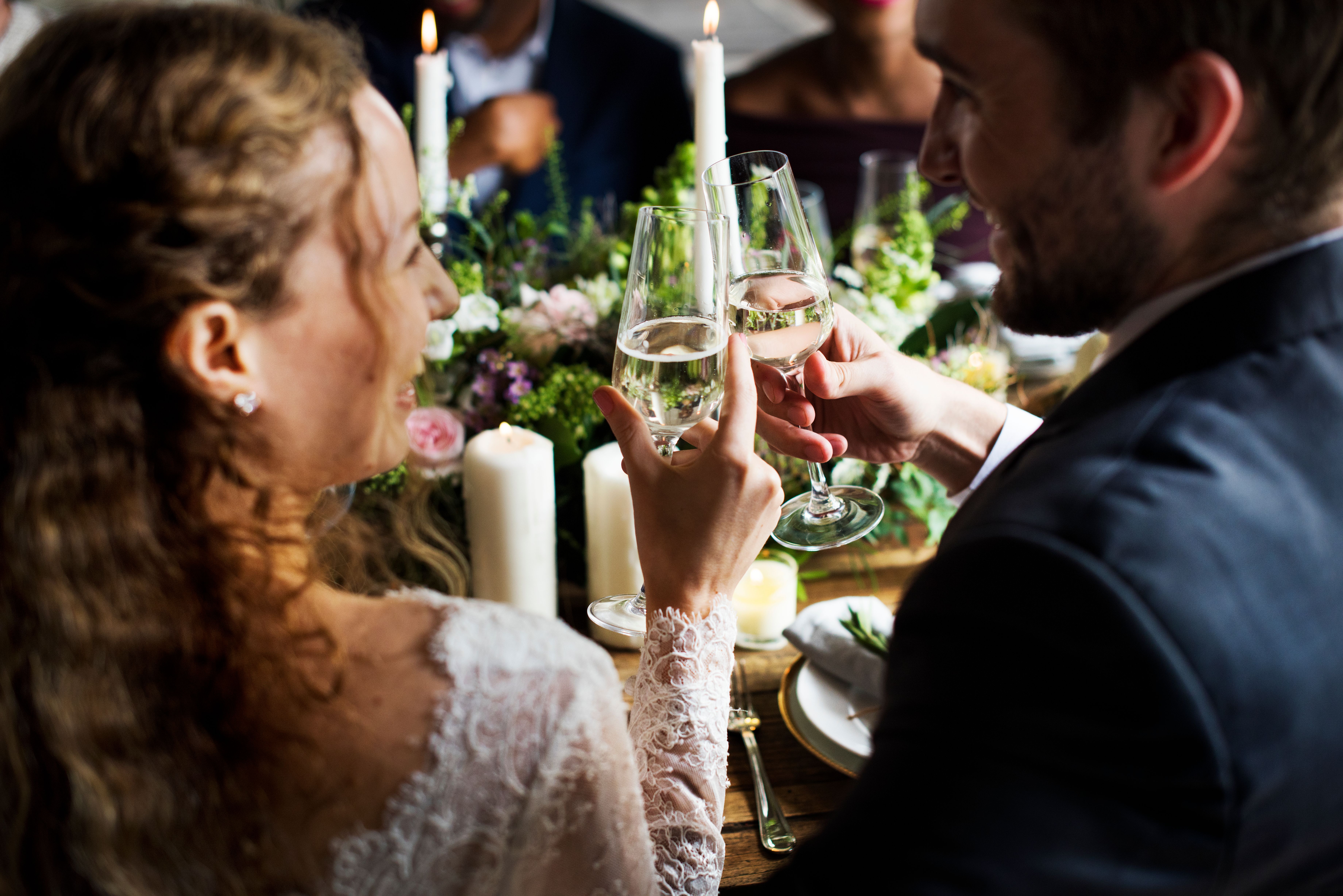 Vintips för bröllop och fest - budget och lyx