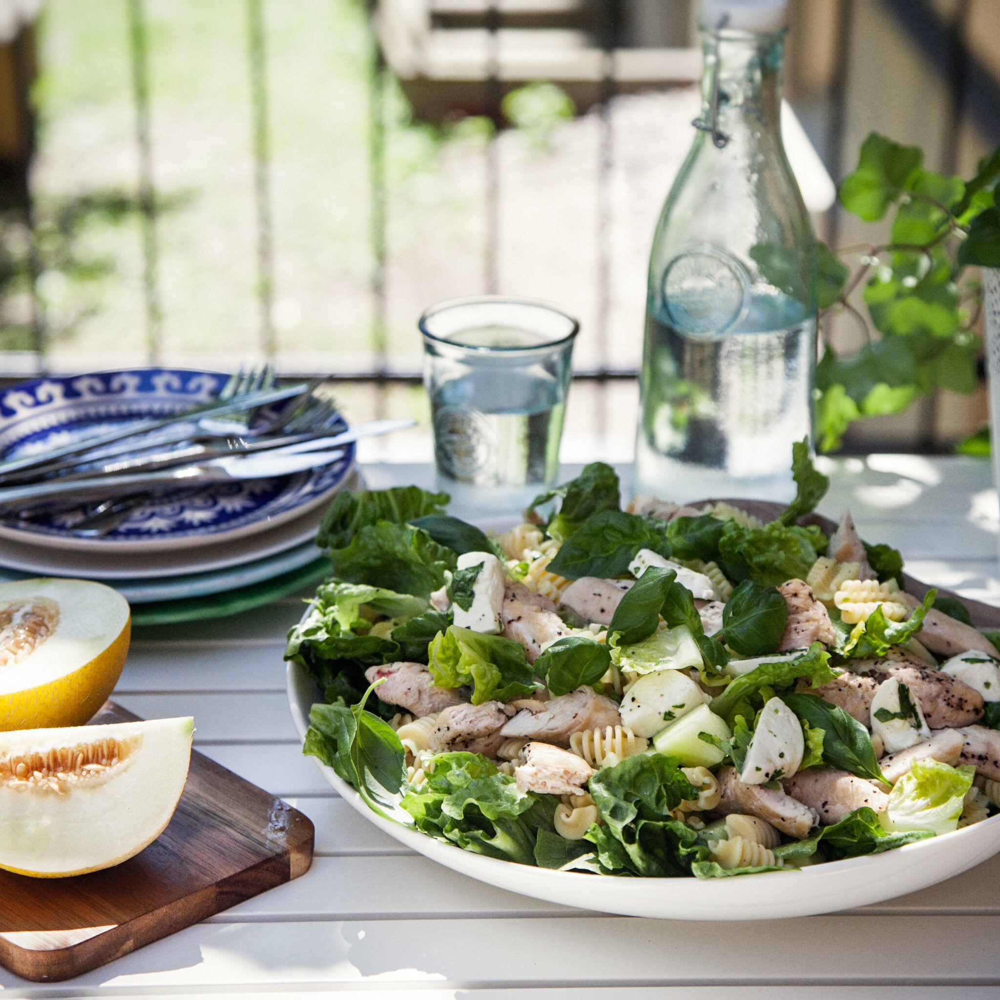 Kycklingsallad med melon och mozzarella