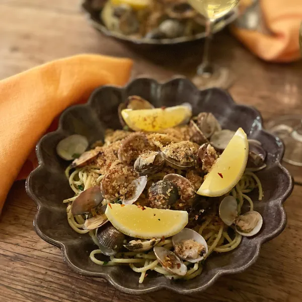 Äntligen Helg med Suzanne Ribbing: Pasta Vongole med citruscrunch